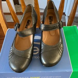 Womens comfortable shoes with straps. Umberto Raffini brand. Size 38